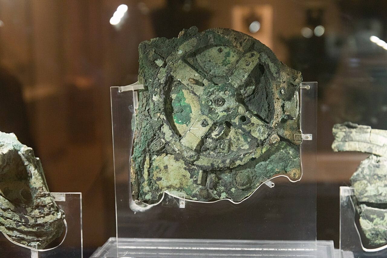 the Antikythera Mechanism displayed in Room 38